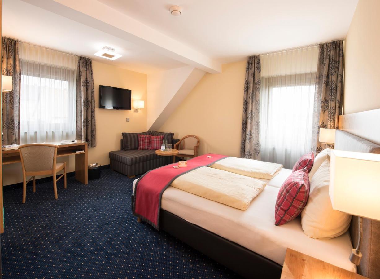 Akzent Hotel Krone Helmstadt Exterior photo