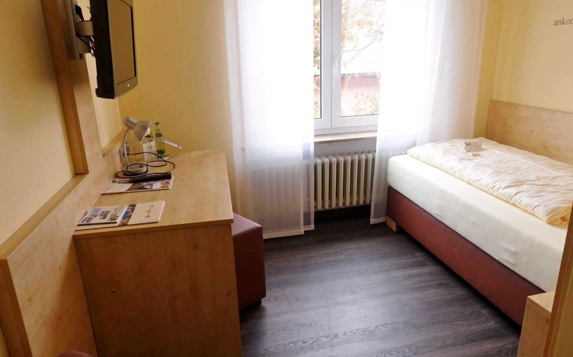 Akzent Hotel Krone Helmstadt Exterior photo