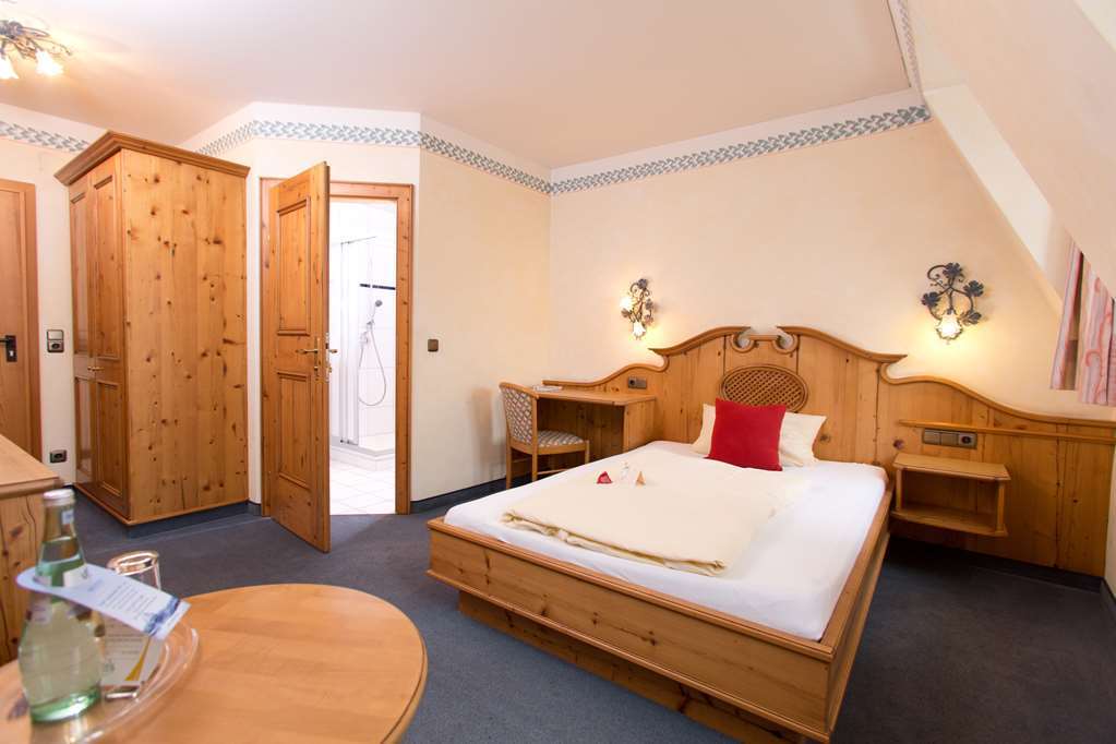 Akzent Hotel Krone Helmstadt Exterior photo