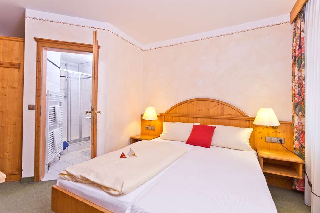 Akzent Hotel Krone Helmstadt Exterior photo