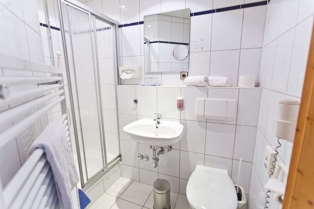 Akzent Hotel Krone Helmstadt Exterior photo