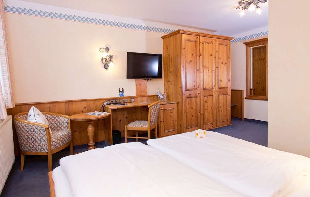 Akzent Hotel Krone Helmstadt Exterior photo