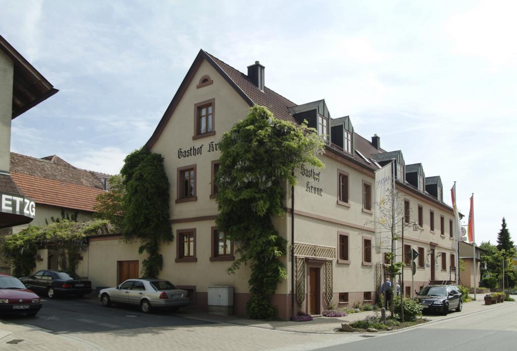 Akzent Hotel Krone Helmstadt Exterior photo
